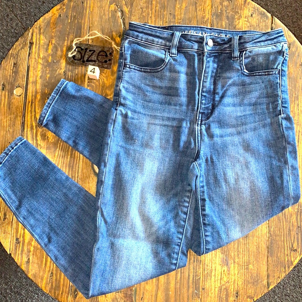 AMERICAN EAGLE JEANS